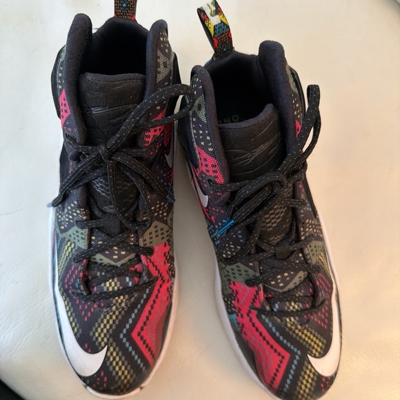 NIKE GS LEBRON XIII 13 836436-910 SIZE 6.5Y W8 M6.5 - Picture 6 of 10